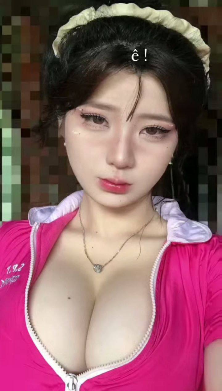 Bộ sưu tập tất tương phản của những cô gái trẻ lẳng lơ, vật dụng không thể thiếu khi thủ dâm